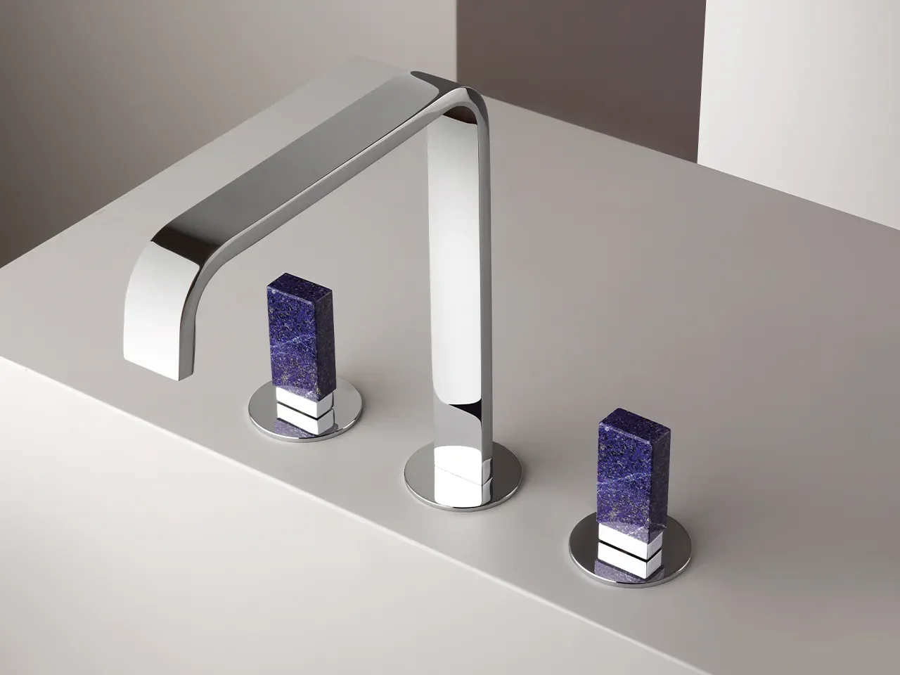 Design und Material: Armaturen mit Griffen aus Naturstein